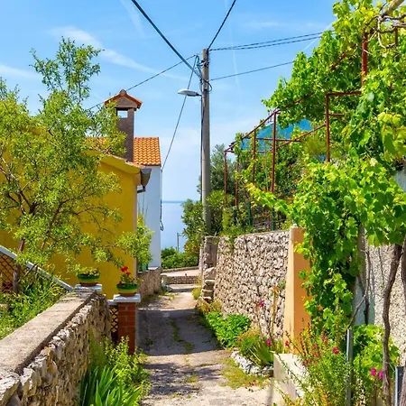 Nona, Gasthof Miholascica