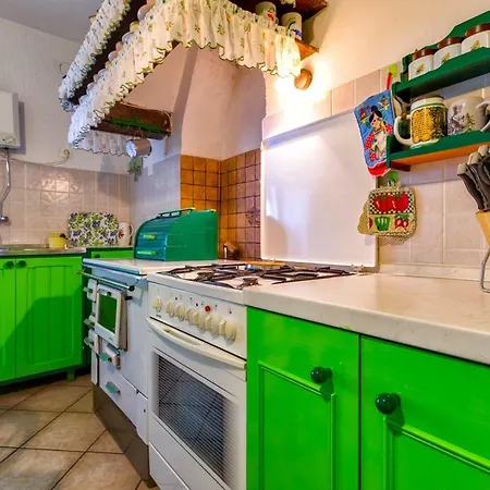 Nona, Guest house Miholascica