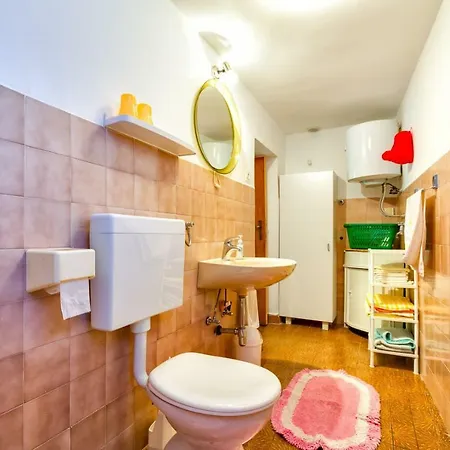 Nona, Guest house Miholascica
